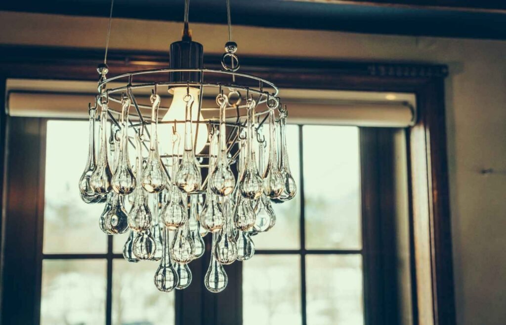 The Reason Why Modern Chandeliers Are Popular Today