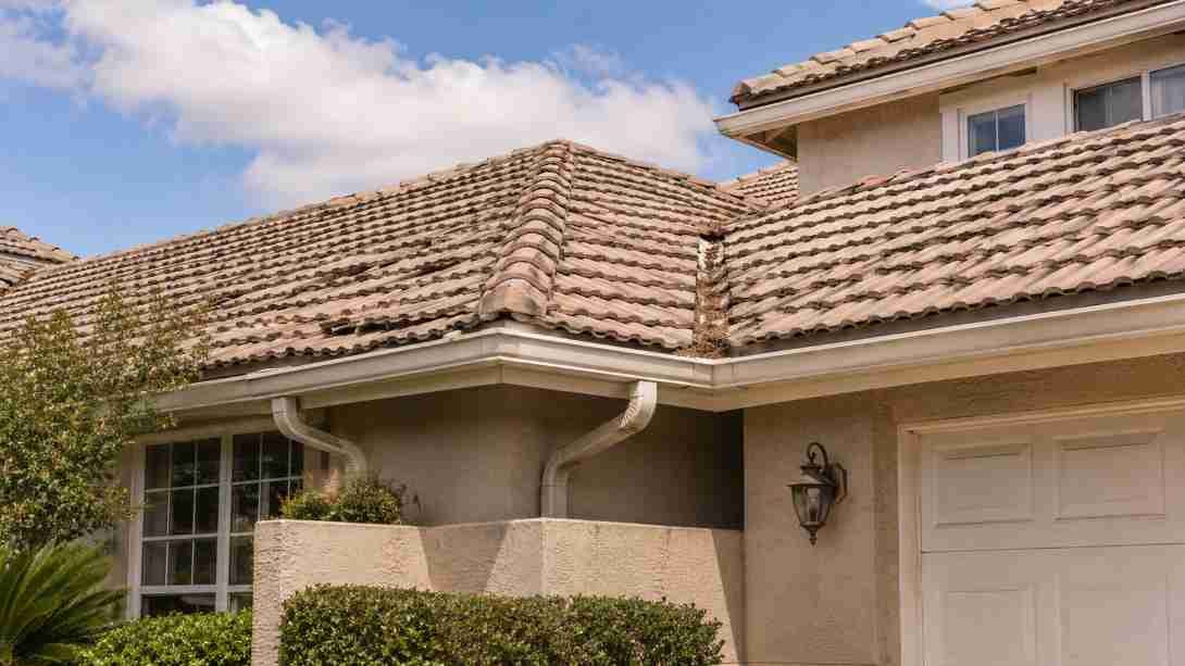 How Can Homeowners Identify Early Signs of Tile Roof Damage?